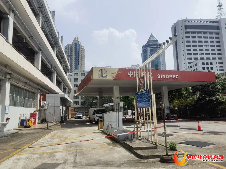 通气管和停车场之间的区域禁止入内。子歌摄