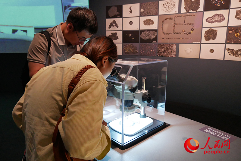 “九天揽月——中国探月工程20年”展览现场。人民网记者 韦衍行摄