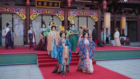 大唐芙蓉园举办的汉服展演活动。受访者供图